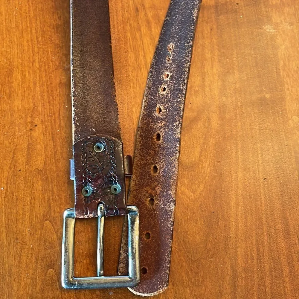 Mens Vintage LEVI's Embossed Leather Belt - 40